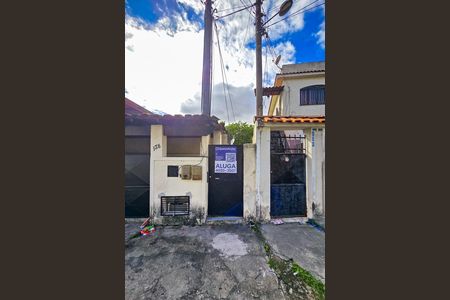 Casa para alugar com 70m², 2 quartos e sem vagaEntrada + placa