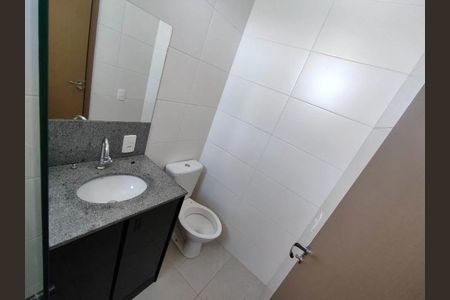 Banheiro de apartamento para alugar com 2 quartos, 58m² em Jaraguá, Uberlândia