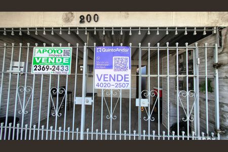 Casa à venda com 256m², 4 quartos e 3 vagas Casa à venda com 256m², 4 quartos e 3 vagasPlaquinha instalada