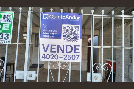 Casa à venda com 256m², 4 quartos e 3 vagas Casa à venda com 256m², 4 quartos e 3 vagasPlaquinha instalada