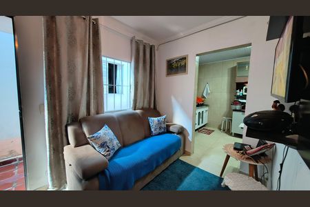 Casa à venda com 256m², 4 quartos e 3 vagas Casa à venda com 256m², 4 quartos e 3 vagasSala