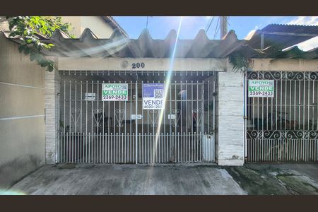 Casa à venda com 256m², 4 quartos e 3 vagas Casa à venda com 256m², 4 quartos e 3 vagasFachada com plaquinha instalada