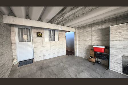 Casa à venda com 256m², 4 quartos e 3 vagas Casa à venda com 256m², 4 quartos e 3 vagasGaragem