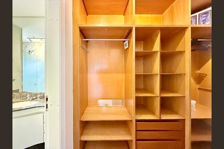 Apartamento para alugar com 74m², 2 quartos e 2 vagas Apartamento para alugar com 74m², 2 quartos e 2 vagasCloset Suíte