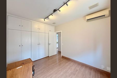 Apartamento para alugar com 74m², 2 quartos e 2 vagas Apartamento para alugar com 74m², 2 quartos e 2 vagasSuíte