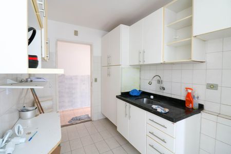 Cozinha de apartamento para alugar com 3 quartos, 63m² em Jardim Neide, São Paulo