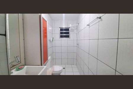 Banheiro de casa para alugar com 1 quarto, 56m² em São Pedro, Osasco