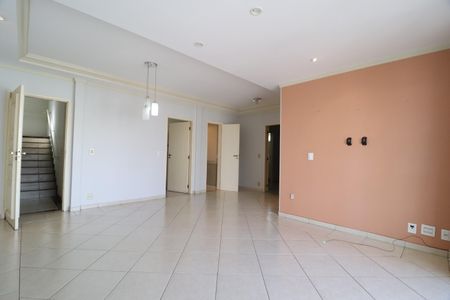 Apartamento para alugar com 122m², 4 quartos e 2 vagasSala