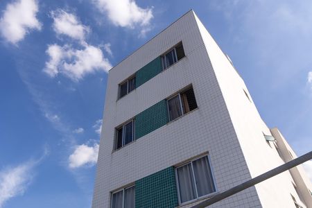 Apartamento para alugar com 77m², 2 quartos e 1 vaga Apartamento para alugar com 77m², 2 quartos e 1 vagaFachada