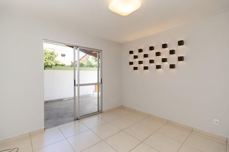 Apartamento para alugar com 77m², 2 quartos e 1 vaga Apartamento para alugar com 77m², 2 quartos e 1 vagaSala
