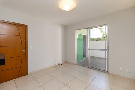 Sala de apartamento para alugar com 2 quartos, 77m² em Rio Branco, Belo Horizonte