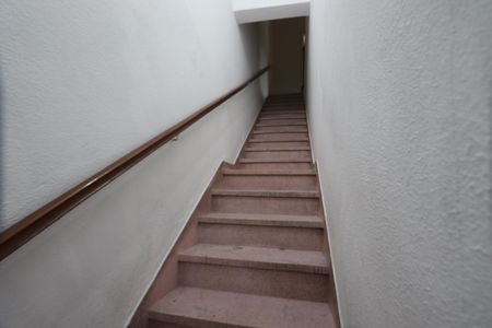 Apartamento para alugar com 84m², 2 quartos e sem vagaEscada de Acesso