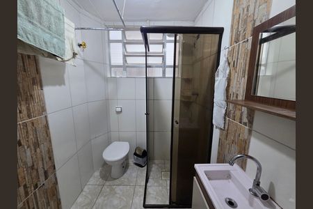 Banheiro de apartamento para alugar com 1 quarto, 38m² em Guilhermina, Praia Grande