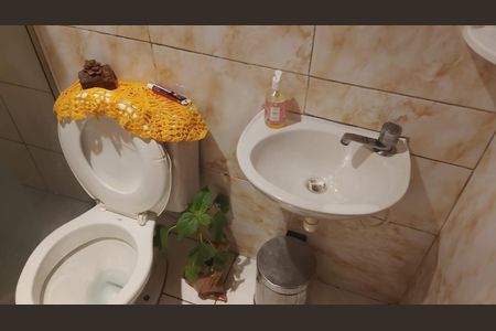 Banheiro de apartamento para alugar com 2 quartos, 47m² em Vila Nova, Porto Alegre