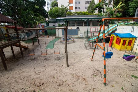 Apartamento para alugar com 156m², 4 quartos e 1 vaga Apartamento para alugar com 156m², 4 quartos e 1 vagaÁrea comum - Playground