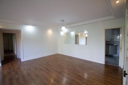 Apartamento para alugar com 156m², 4 quartos e 1 vaga Apartamento para alugar com 156m², 4 quartos e 1 vagaSala de Jantar