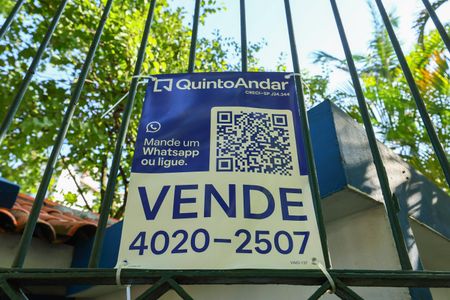 Casa de condomínio à venda com 156m², 3 quartos e 3 vagas Casa de condomínio à venda com 156m², 3 quartos e 3 vagasPlaca