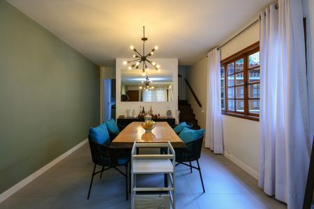 Casa de condomínio à venda com 156m², 3 quartos e 3 vagas Casa de condomínio à venda com 156m², 3 quartos e 3 vagasSala