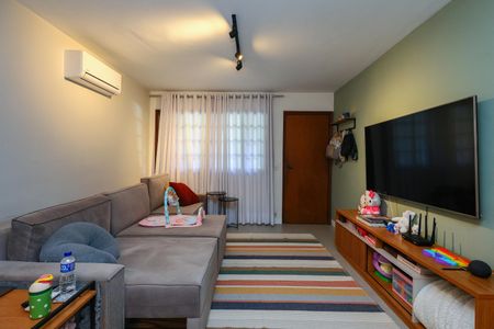 Casa de condomínio à venda com 156m², 3 quartos e 3 vagas Casa de condomínio à venda com 156m², 3 quartos e 3 vagasSala