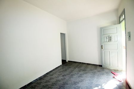 Sala de casa para alugar com 1 quarto, 48m² em Parada de Lucas, Rio de Janeiro
