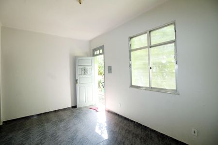 Sala de casa para alugar com 1 quarto, 48m² em Parada de Lucas, Rio de Janeiro