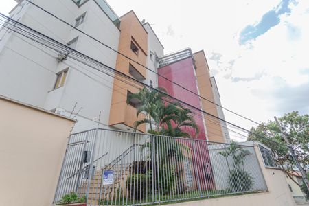 Apartamento para alugar com 75m², 3 quartos e 1 vaga Apartamento para alugar com 75m², 3 quartos e 1 vagaFachada