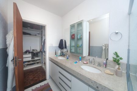 Casa de condomínio à venda com 540m², 4 quartos e 5 vagasBanheiro suite 3