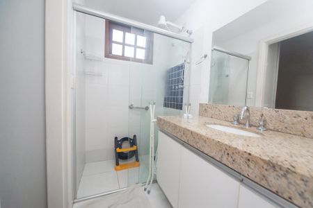 Casa de condomínio à venda com 540m², 4 quartos e 5 vagasBanheiro suite 1