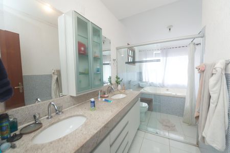 Casa de condomínio à venda com 540m², 4 quartos e 5 vagasBanheiro suite 3