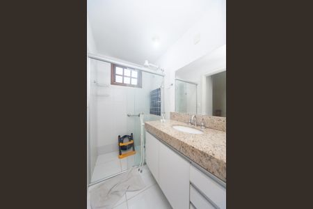 Casa de condomínio à venda com 540m², 4 quartos e 5 vagasBanheiro suite 1