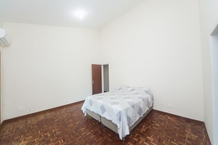 Casa de condomínio à venda com 540m², 4 quartos e 5 vagassuite 3