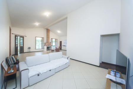 sala de casa de condomínio à venda com 4 quartos, 540m² em Ville Des Lacs, Nova Lima