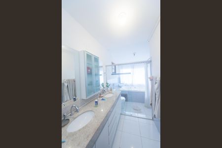 Casa de condomínio à venda com 540m², 4 quartos e 5 vagasBanheiro suite 3