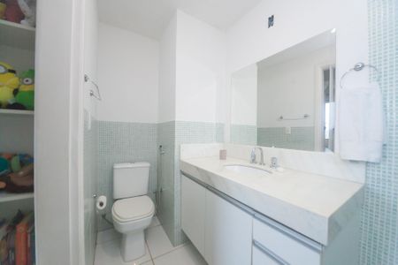 Casa de condomínio à venda com 540m², 4 quartos e 5 vagasBanheiro suite 2