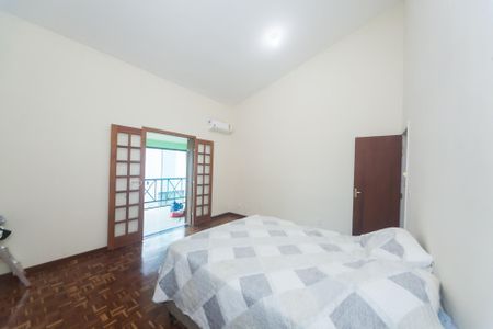 Casa de condomínio à venda com 540m², 4 quartos e 5 vagassuite 3