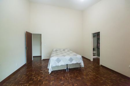 Casa de condomínio à venda com 540m², 4 quartos e 5 vagassuite 3