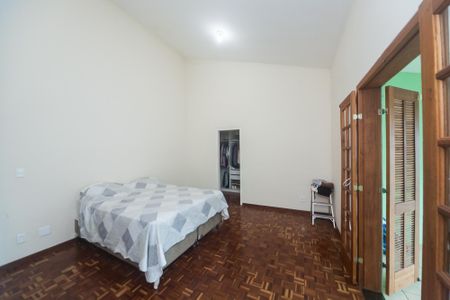 Casa de condomínio à venda com 540m², 4 quartos e 5 vagassuite 3