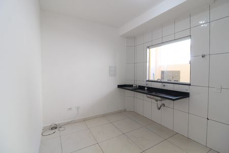 Cozinha de casa para alugar com 1 quarto, 22m² em Cidade dos Bandeirantes, São Paulo
