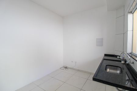 Cozinha de casa para alugar com 1 quarto, 22m² em Cidade dos Bandeirantes, São Paulo