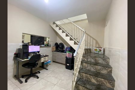 Casa à venda com 200m², 2 quartos e sem vaga