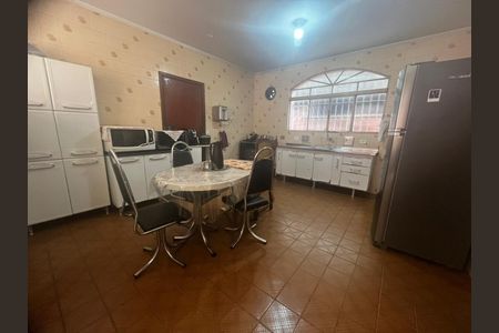 Casa à venda com 280m², 4 quartos e 3 vagas Casa à venda com 280m², 4 quartos e 3 vagasFoto 01