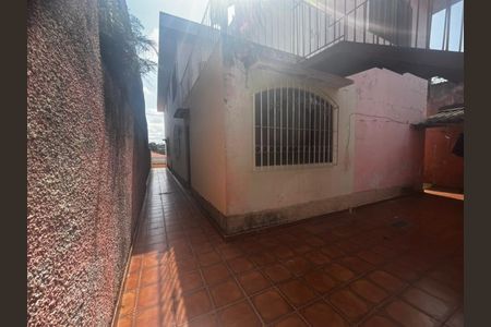 Casa à venda com 280m², 4 quartos e 3 vagas Casa à venda com 280m², 4 quartos e 3 vagasFoto 01