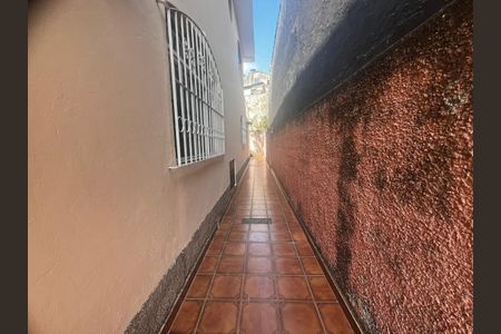 Casa à venda com 280m², 4 quartos e 3 vagas Casa à venda com 280m², 4 quartos e 3 vagasFoto 01