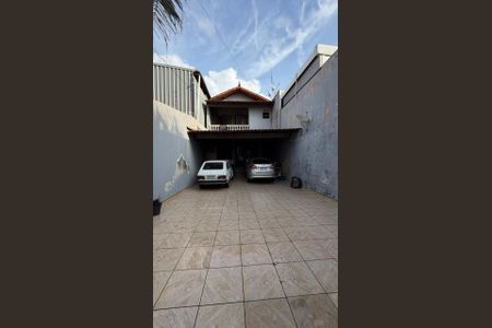Casa para alugar com 180m², 4 quartos e 6 vagas Casa para alugar com 180m², 4 quartos e 6 vagasGaragem