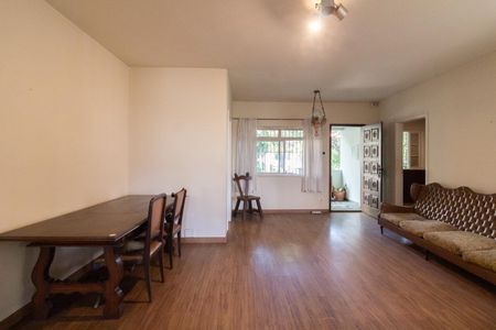 Casa à venda com 238m², 4 quartos e 1 vagaSala