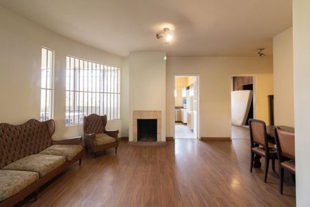 Casa à venda com 238m², 4 quartos e 1 vagaSala