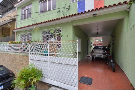 Casa para alugar com 117m², 2 quartos e 1 vaga Casa para alugar com 117m², 2 quartos e 1 vagaFachada