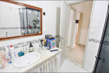 Casa para alugar com 117m², 2 quartos e 1 vaga Casa para alugar com 117m², 2 quartos e 1 vagaBanheiro Social