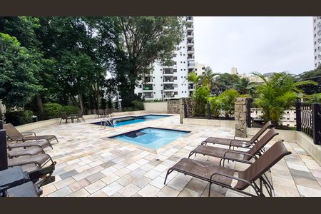 Apartamento à venda com 100m², 3 quartos e 2 vagas Apartamento à venda com 100m², 3 quartos e 2 vagasÁrea comum - Piscina