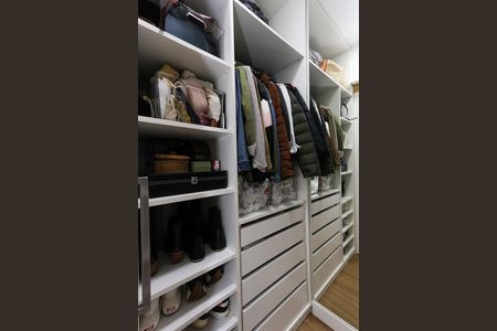 Apartamento à venda com 100m², 3 quartos e 2 vagas Apartamento à venda com 100m², 3 quartos e 2 vagasCloset da suíte